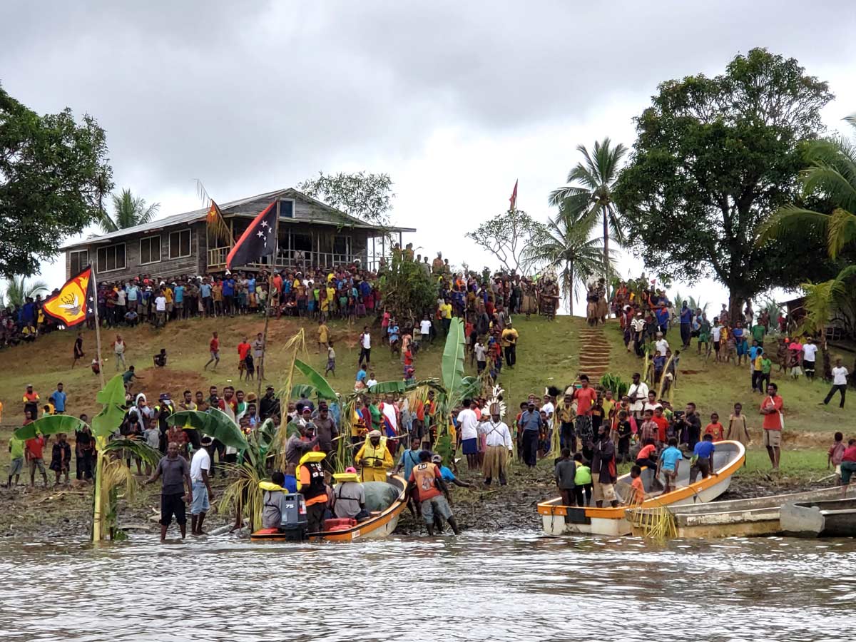 People arriving for the Tabo NT dedication